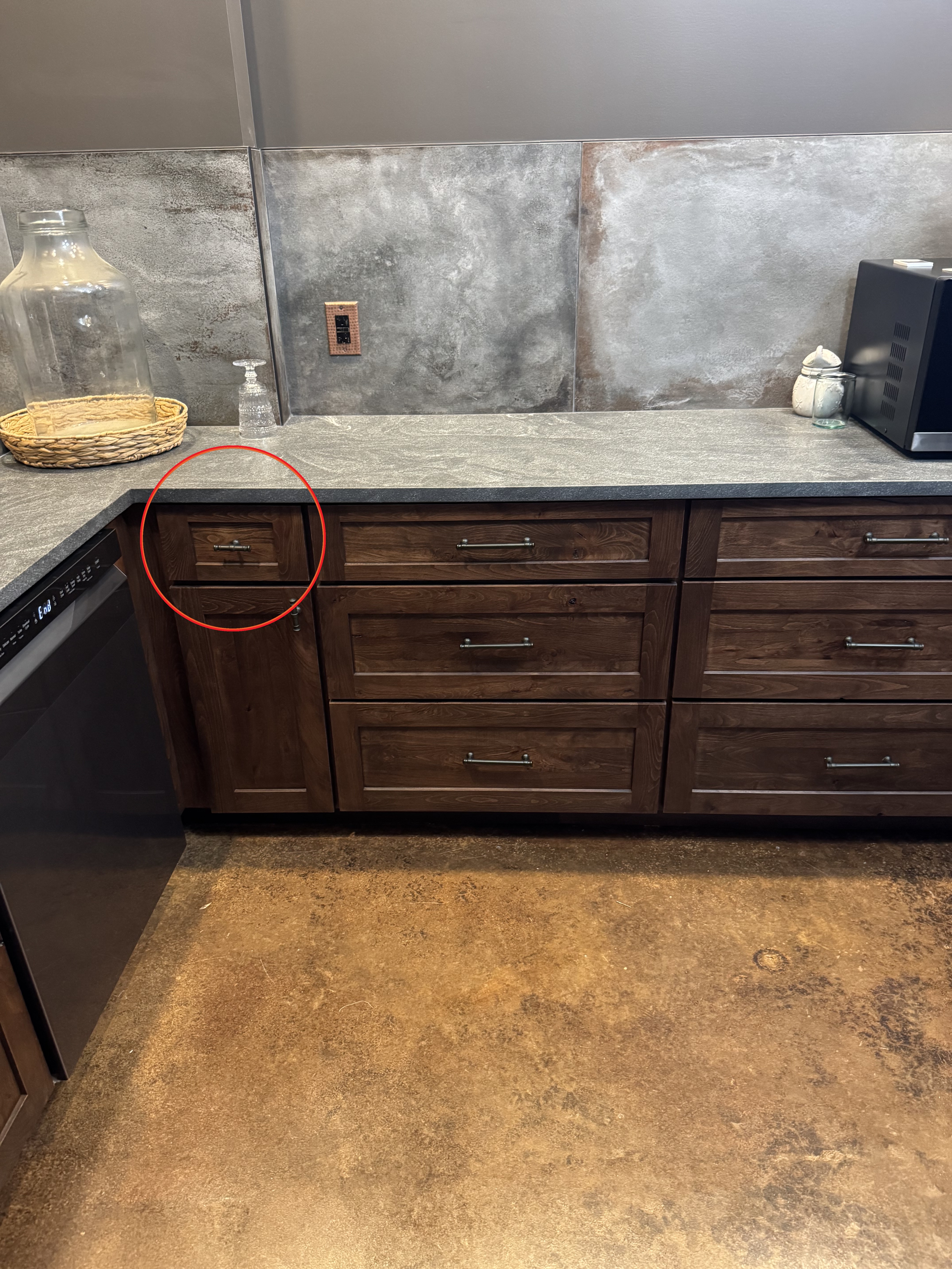 Corner basket with remote